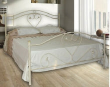 Carica l'immagine nel visualizzatore di Gallery, Letto Matrimoniale, Ferro BATTUTO, Modello Cuore, Vari Colori, 100% Made in Italy
