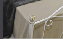 Carica l'immagine nel visualizzatore di Gallery, Letto Matrimoniale, Ferro BATTUTO, Modello Denise, 100% Made in Italy